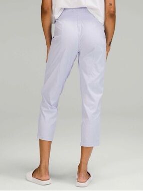 Lululemon Dance Studio Mid-Rise Crop 25"
Pastel Blue